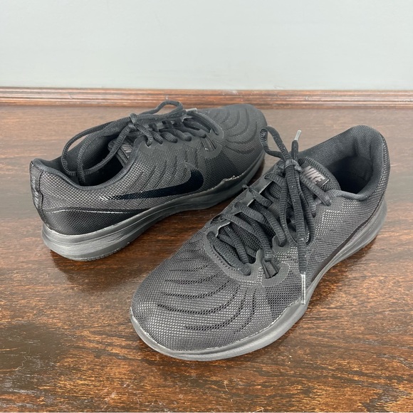 Nike Training In Season TR7 Sneakers Womens Running Shoes Size 7.5 Black - Picture 1 of 12